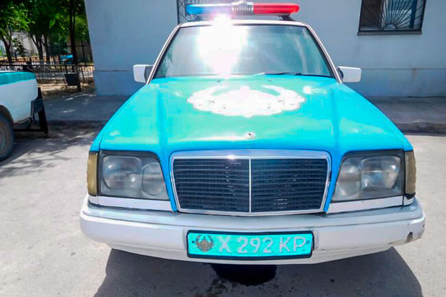 В Шымкенте выставили на продажу полицейский W124